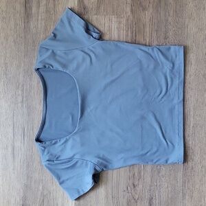 Cropped square neck blue tee shirt